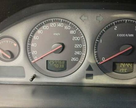 Серый Вольво В70, объемом двигателя 2.44 л и пробегом 257 тыс. км за 3800 $, фото 10 на Automoto.ua