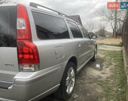 Сірий Вольво V70, об'ємом двигуна 2.44 л та пробігом 242 тис. км за 6500 $, фото 2 на Automoto.ua