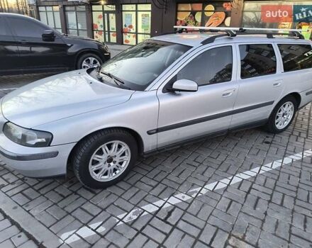 Сірий Вольво V70, об'ємом двигуна 2.4 л та пробігом 417 тис. км за 4950 $, фото 2 на Automoto.ua
