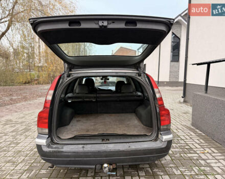 Сірий Вольво V70, об'ємом двигуна 2.4 л та пробігом 450 тис. км за 6000 $, фото 5 на Automoto.ua