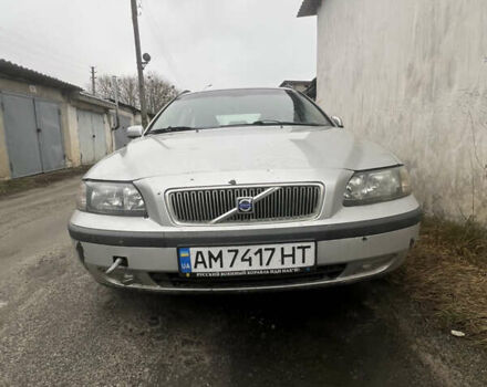 Сірий Вольво V70, об'ємом двигуна 2.44 л та пробігом 300 тис. км за 2300 $, фото 1 на Automoto.ua