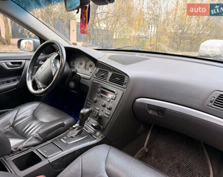 Сірий Вольво V70, об'ємом двигуна 2.4 л та пробігом 450 тис. км за 6000 $, фото 1 на Automoto.ua