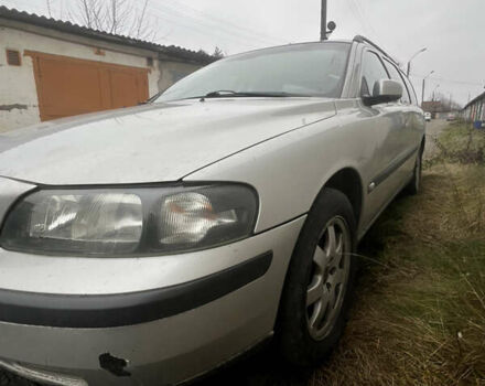 Сірий Вольво V70, об'ємом двигуна 2.44 л та пробігом 300 тис. км за 2300 $, фото 2 на Automoto.ua