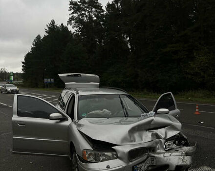 Вольво В70 2005 в Львове на Automoto.ua Серый Вольво В70, объемом двигателя 2.4 л и пробегом 342 тыс. км за 3000 $, фото 7 на Automoto.ua