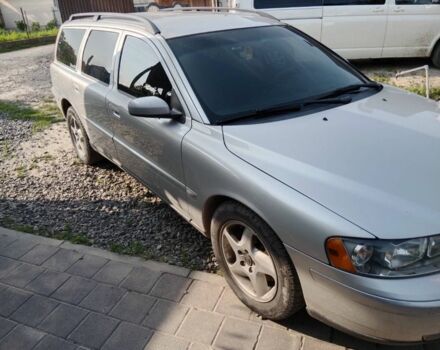 Сірий Вольво V70, об'ємом двигуна 2.4 л та пробігом 343 тис. км за 6500 $, фото 1 на Automoto.ua