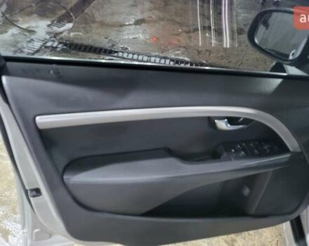 Вольво V70 2013 у Києві на Automoto.ua Сірий Вольво V70, об'ємом двигуна 2 л та пробігом 350 тис. км за 8000 $, фото 24 на Automoto.ua