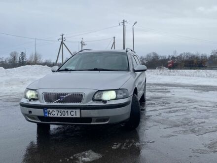 Серый Вольво В70, объемом двигателя 2.5 л и пробегом 399 тыс. км за 3600 $, фото 1 на Automoto.ua