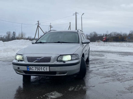 Серый Вольво В70, объемом двигателя 2.5 л и пробегом 400 тыс. км за 3500 $, фото 1 на Automoto.ua