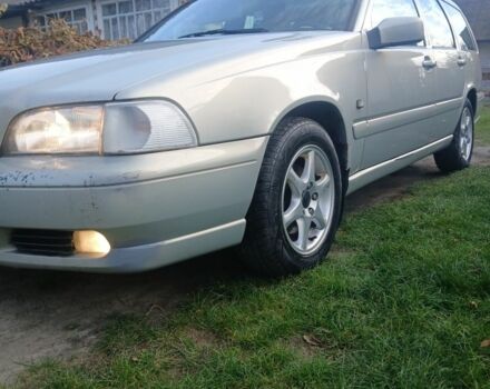 Серый Вольво В70, объемом двигателя 2.5 л и пробегом 370 тыс. км за 1370 $, фото 1 на Automoto.ua