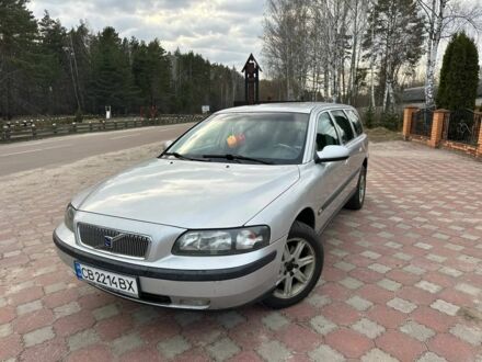 Серый Вольво В70, объемом двигателя 2.4 л и пробегом 477 тыс. км за 3900 $, фото 1 на Automoto.ua