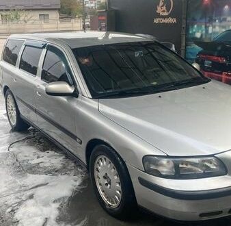 Серый Вольво В70, объемом двигателя 2.5 л и пробегом 500 тыс. км за 5100 $, фото 1 на Automoto.ua