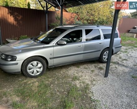 Сірий Вольво V70, об'ємом двигуна 2.46 л та пробігом 320 тис. км за 3500 $, фото 1 на Automoto.ua