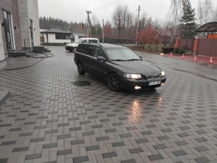 Серый Вольво В70, объемом двигателя 2.5 л и пробегом 362 тыс. км за 2500 $, фото 1 на Automoto.ua