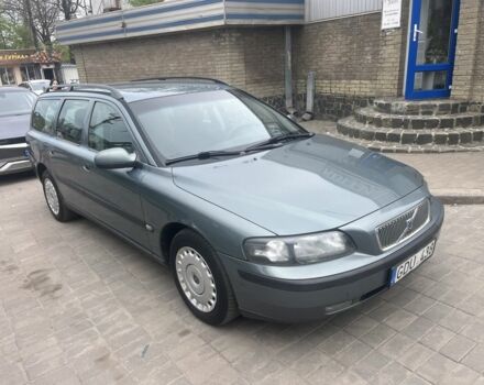 Серый Вольво В70, объемом двигателя 2.4 л и пробегом 396 тыс. км за 2400 $, фото 1 на Automoto.ua