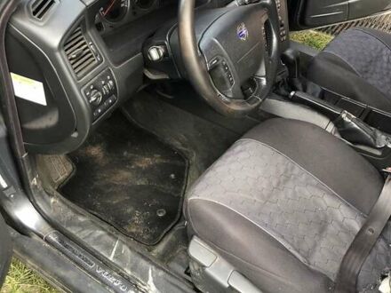 Серый Вольво В70, объемом двигателя 2.4 л и пробегом 343 тыс. км за 4100 $, фото 1 на Automoto.ua