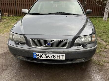 Серый Вольво В70, объемом двигателя 2.4 л и пробегом 343 тыс. км за 3600 $, фото 1 на Automoto.ua