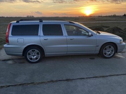 Сірий Вольво V70, об'ємом двигуна 2.4 л та пробігом 254 тис. км за 5600 $, фото 1 на Automoto.ua