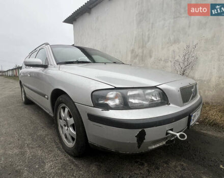 Сірий Вольво V70, об'ємом двигуна 2.44 л та пробігом 300 тис. км за 2300 $, фото 1 на Automoto.ua