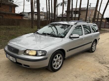 Серый Вольво В70, объемом двигателя 2.4 л и пробегом 287 тыс. км за 2800 $, фото 1 на Automoto.ua