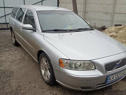 Серый Вольво В70, объемом двигателя 2.4 л и пробегом 423 тыс. км за 6800 $, фото 1 на Automoto.ua