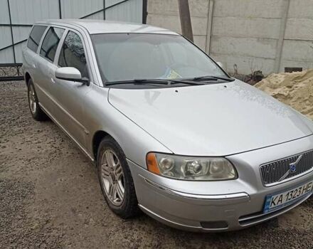 Серый Вольво В70, объемом двигателя 2.4 л и пробегом 423 тыс. км за 6800 $, фото 1 на Automoto.ua