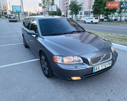 Серый Вольво В70, объемом двигателя 2.4 л и пробегом 350 тыс. км за 5500 $, фото 1 на Automoto.ua