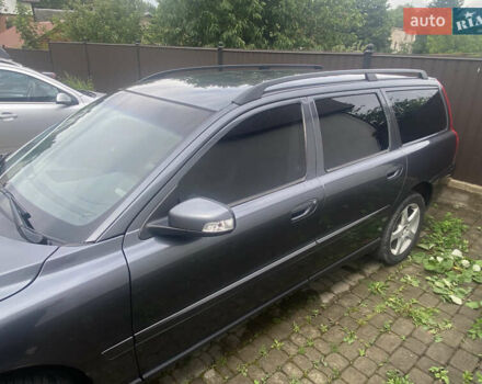 Сірий Вольво V70, об'ємом двигуна 1.98 л та пробігом 374 тис. км за 6000 $, фото 1 на Automoto.ua
