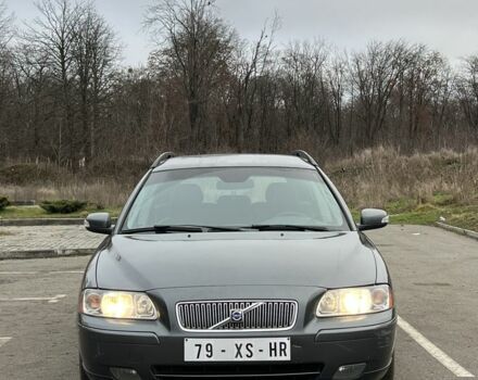 Серый Вольво В70, объемом двигателя 2.4 л и пробегом 350 тыс. км за 3670 $, фото 1 на Automoto.ua