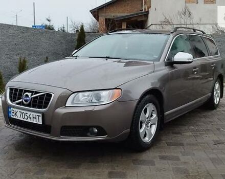 Серый Вольво В70, объемом двигателя 2.4 л и пробегом 330 тыс. км за 8100 $, фото 1 на Automoto.ua