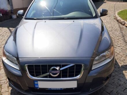 Вольво V70 2010 у Нововолинськ на Automoto.ua Сірий Вольво V70, об'ємом двигуна 1.6 л та пробігом 237 тис. км за 8700 $, фото 1 на Automoto.ua