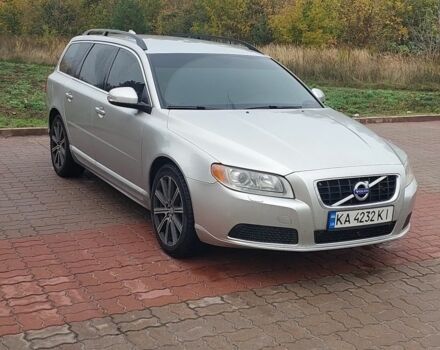 Серый Вольво В70, объемом двигателя 2.5 л и пробегом 211 тыс. км за 9509 $, фото 1 на Automoto.ua