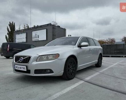 Вольво V70 2013 у Києві на Automoto.ua Сірий Вольво V70, об'ємом двигуна 2 л та пробігом 330 тис. км за 8990 $, фото 1 на Automoto.ua