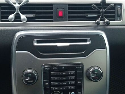 Сірий Вольво V70, об'ємом двигуна 2 л та пробігом 175 тис. км за 6500 $, фото 1 на Automoto.ua