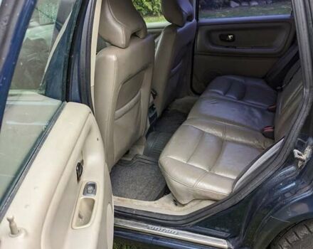 Синий Вольво В70, объемом двигателя 2.5 л и пробегом 335 тыс. км за 4777 $, фото 18 на Automoto.ua