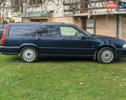 Синий Вольво В70, объемом двигателя 2.5 л и пробегом 335 тыс. км за 4777 $, фото 13 на Automoto.ua