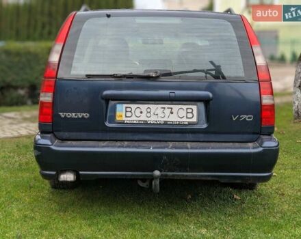 Синий Вольво В70, объемом двигателя 2.5 л и пробегом 335 тыс. км за 4777 $, фото 4 на Automoto.ua
