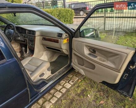 Синий Вольво В70, объемом двигателя 2.5 л и пробегом 335 тыс. км за 4777 $, фото 9 на Automoto.ua