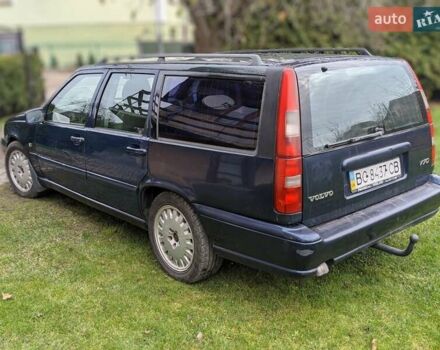 Синий Вольво В70, объемом двигателя 2.5 л и пробегом 335 тыс. км за 4777 $, фото 3 на Automoto.ua