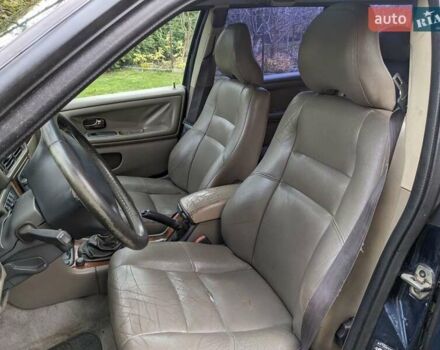 Синий Вольво В70, объемом двигателя 2.5 л и пробегом 335 тыс. км за 4777 $, фото 21 на Automoto.ua