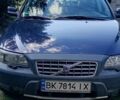 Синий Вольво В70, объемом двигателя 2.4 л и пробегом 346 тыс. км за 2698 $, фото 5 на Automoto.ua