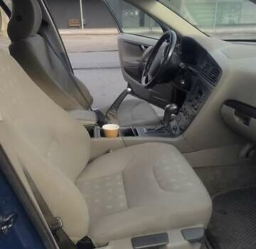 Вольво В70 2003 в Черкассах на Automoto.ua Синий Вольво В70, объемом двигателя 2.4 л и пробегом 320 тыс. км за 4200 $, фото 1 на Automoto.ua