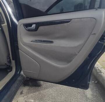 Вольво В70 2003 в Черкассах на Automoto.ua Синий Вольво В70, объемом двигателя 2.4 л и пробегом 320 тыс. км за 4200 $, фото 8 на Automoto.ua