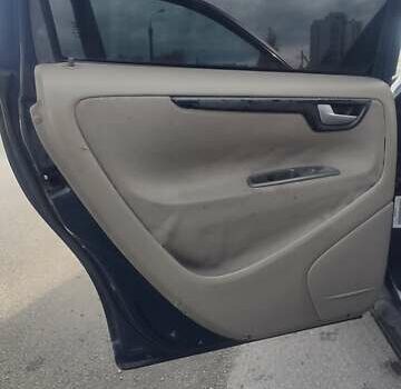 Вольво В70 2003 в Черкассах на Automoto.ua Синий Вольво В70, объемом двигателя 2.4 л и пробегом 320 тыс. км за 4200 $, фото 11 на Automoto.ua