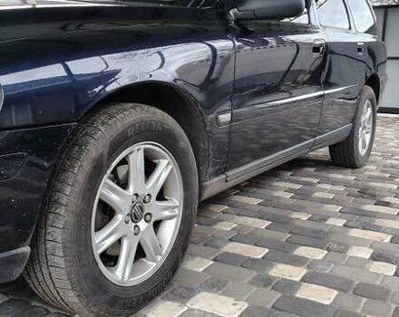 Синий Вольво В70, объемом двигателя 2.4 л и пробегом 377 тыс. км за 6400 $, фото 2 на Automoto.ua