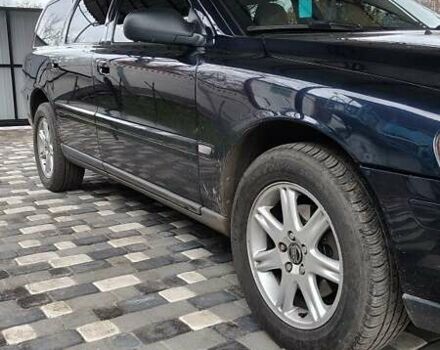 Синий Вольво В70, объемом двигателя 2.4 л и пробегом 377 тыс. км за 6400 $, фото 3 на Automoto.ua