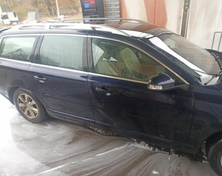 Синий Вольво В70, объемом двигателя 2.4 л и пробегом 373 тыс. км за 6150 $, фото 1 на Automoto.ua