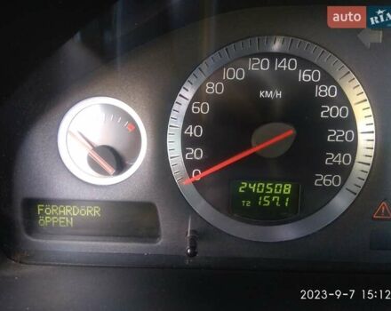 Синий Вольво В70, объемом двигателя 2.4 л и пробегом 240 тыс. км за 6000 $, фото 5 на Automoto.ua