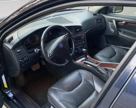 Синий Вольво В70, объемом двигателя 2.44 л и пробегом 315 тыс. км за 5500 $, фото 9 на Automoto.ua