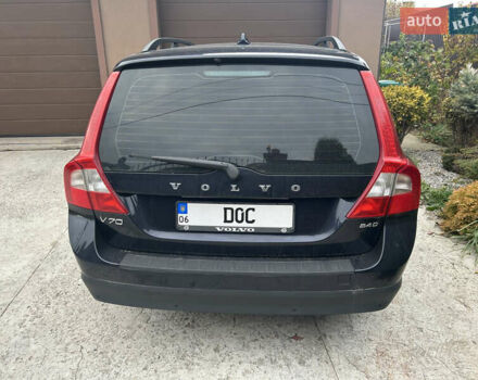 Синий Вольво В70, объемом двигателя 2.4 л и пробегом 260 тыс. км за 12800 $, фото 3 на Automoto.ua