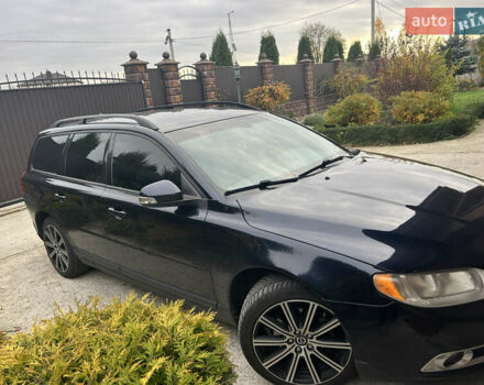 Синий Вольво В70, объемом двигателя 2.4 л и пробегом 260 тыс. км за 12800 $, фото 2 на Automoto.ua